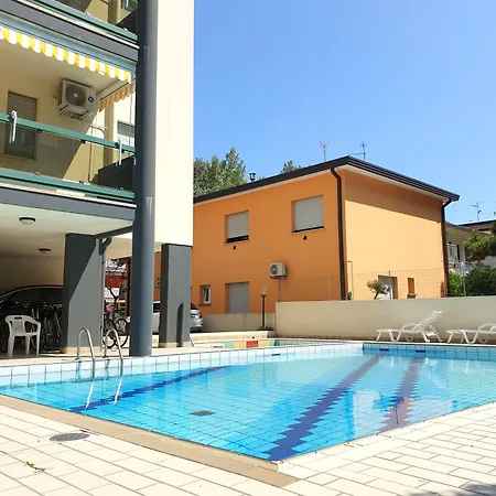 One Bedroom Flat With Balcony Next To The Sea アパート *