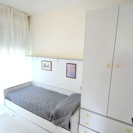 アパート One Bedroom Flat With Balcony Next To The Sea *